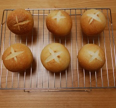 材料少な目の手作りパン